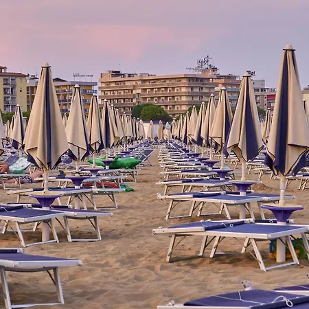 Apartamento Bright Steps From The Sea