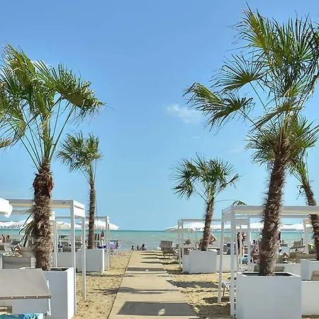 Bright Steps From The Sea *