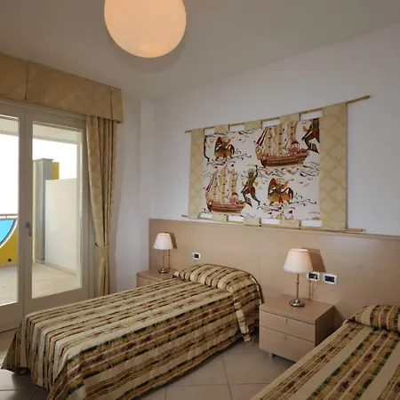 Bright Steps From The Sea Apartment *