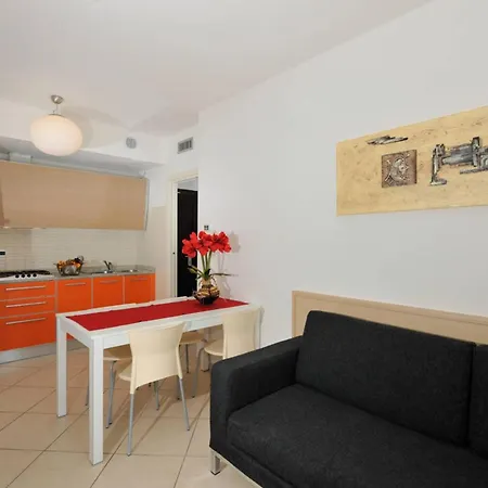 Apartment Bright Steps From The Sea *